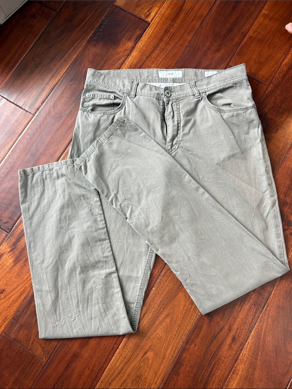 Men's Casual Chino Pants in Light Olive Green
